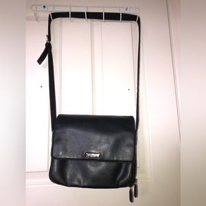 Crossbody VINTAGE NINE WEST TRIPLE COMPARTMENT FAUX LEATHER BAG! A MUST HAVE!
